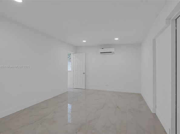 2960 NW 165th St, Miami Gardens FL 33054