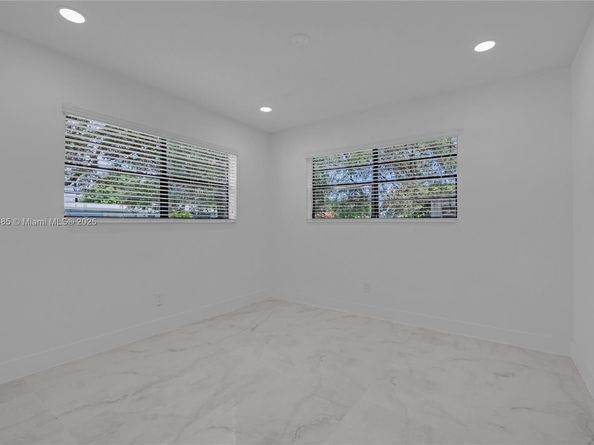 2960 NW 165th St, Miami Gardens FL 33054