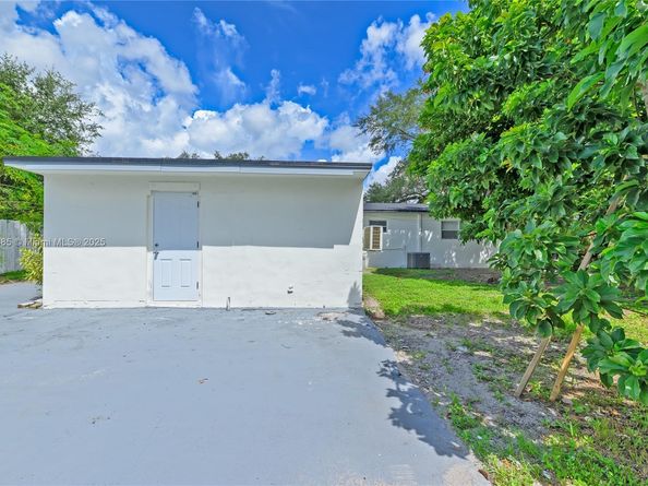 2960 NW 165th St, Miami Gardens FL 33054