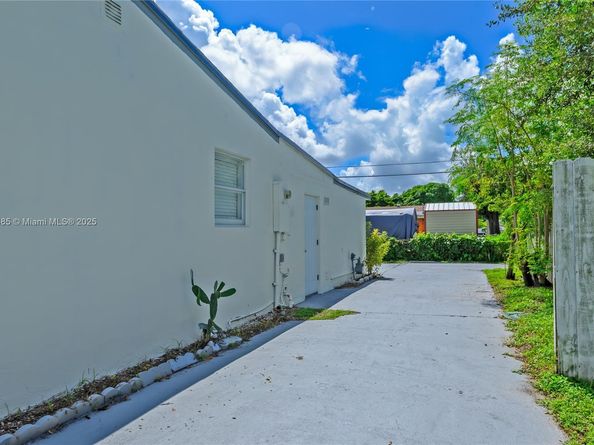 2960 NW 165th St, Miami Gardens FL 33054