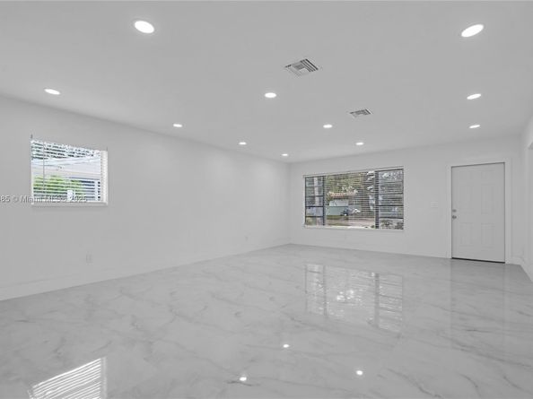 2960 NW 165th St, Miami Gardens FL 33054