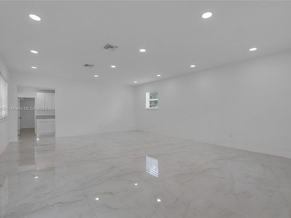 2960 NW 165th St, Miami Gardens FL 33054