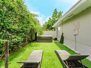 806 NE 6th St, Hallandale Beach FL 33009