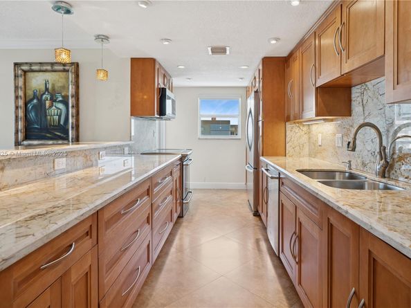 1160 Hillsboro Mile 901, Hillsboro Beach FL 33062