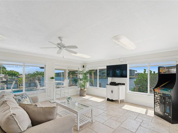 1160 Hillsboro Mile 901, Hillsboro Beach FL 33062