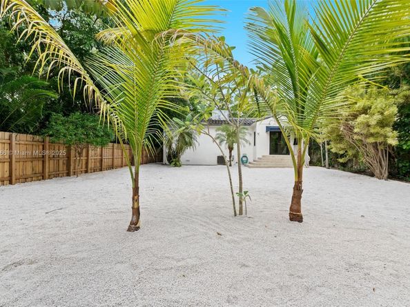 5981 NE 6th Ave, Miami FL 33137