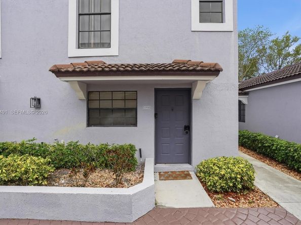 11719 NW 11th St, Pembroke Pines FL 33026
