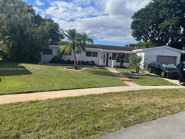 2070 NW 82nd Ave, Pembroke Pines FL 33024