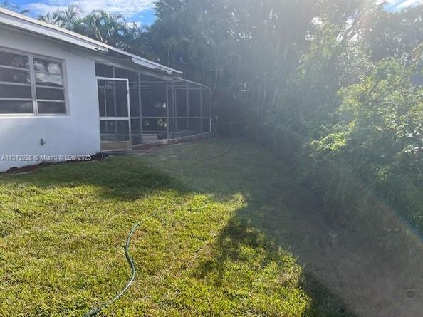 2070 NW 82nd Ave, Pembroke Pines FL 33024