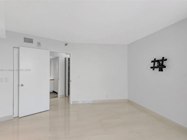 3400 NE 192nd St 1606, Aventura FL 33180