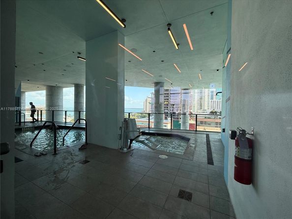 398 NE 5th St 2805, Miami FL 33132