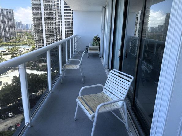 20515 E Country Club Dr 1646, Aventura FL 33180