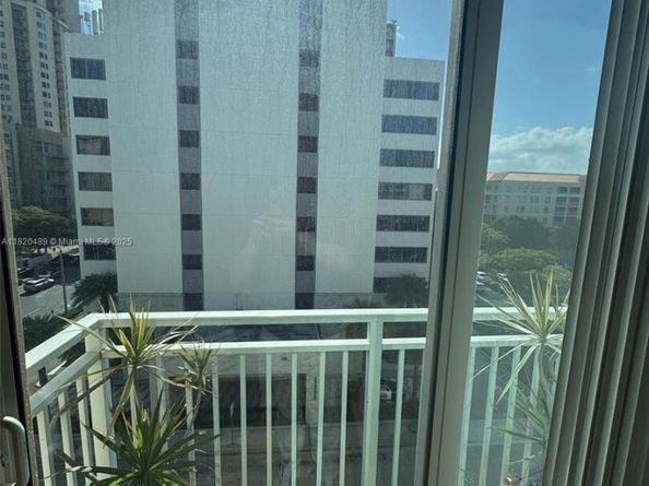 7280 SW 89th St D501, Miami FL 33156