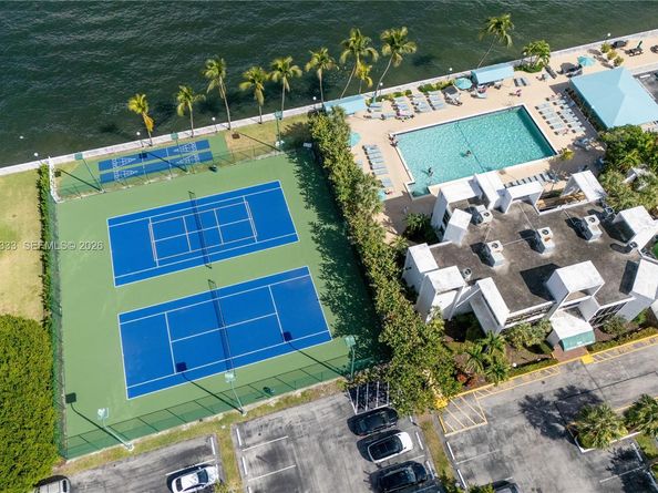 1000 Parkview Dr 222, Hallandale Beach FL 33009