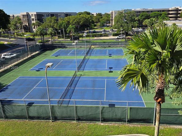 1101 Colony Point Cir 218, Pembroke Pines FL 33026