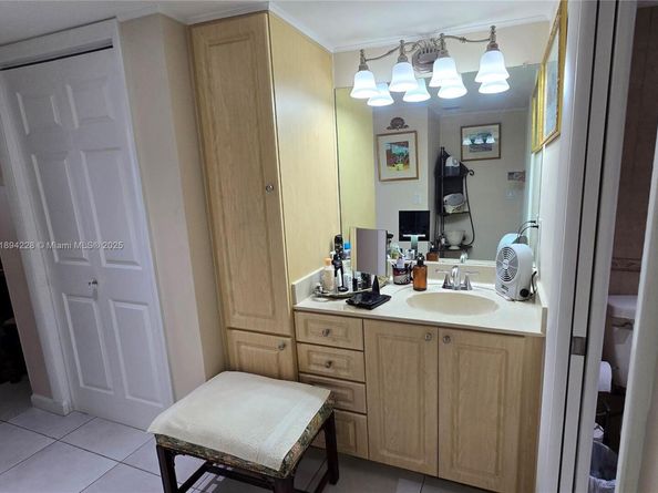 1101 Colony Point Cir 218, Pembroke Pines FL 33026