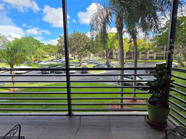 1101 Colony Point Cir 218, Pembroke Pines FL 33026