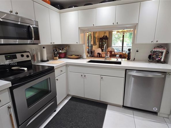 1101 Colony Point Cir 218, Pembroke Pines FL 33026