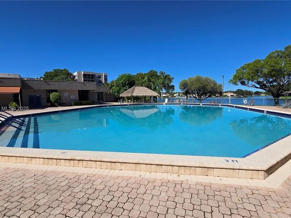 1101 Colony Point Cir 218, Pembroke Pines FL 33026