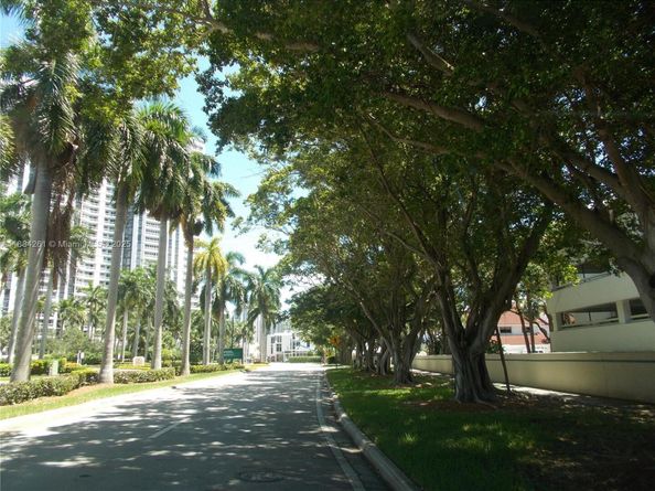 3620 Yacht Club Dr 503, Aventura FL 33180