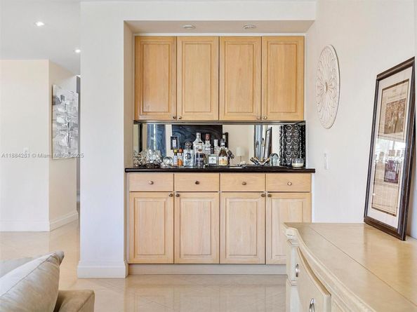 3620 Yacht Club Dr 503, Aventura FL 33180