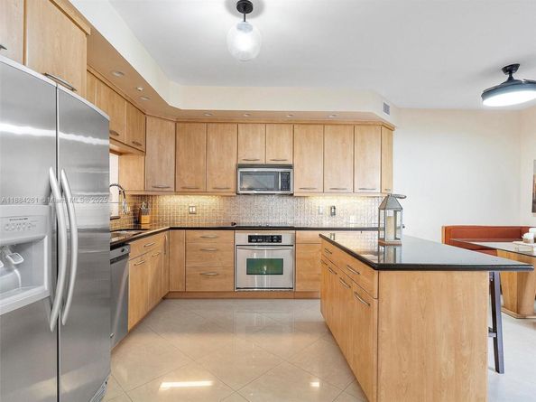 3620 Yacht Club Dr 503, Aventura FL 33180