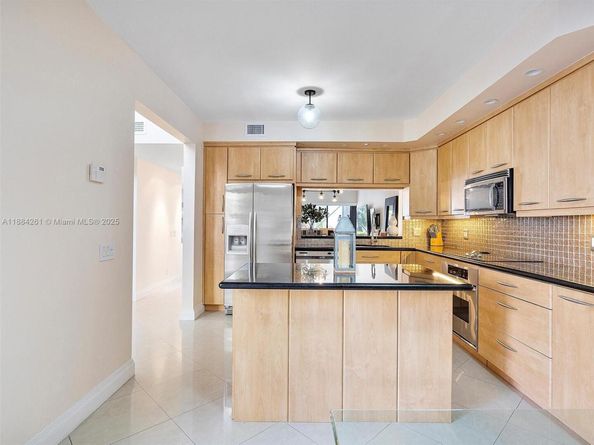 3620 Yacht Club Dr 503, Aventura FL 33180