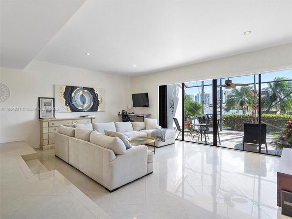 3620 Yacht Club Dr 503, Aventura FL 33180