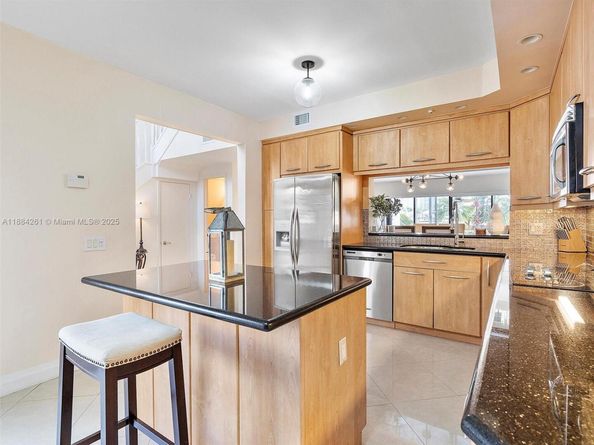 3620 Yacht Club Dr 503, Aventura FL 33180