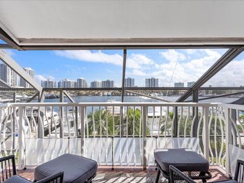 3620 Yacht Club Dr