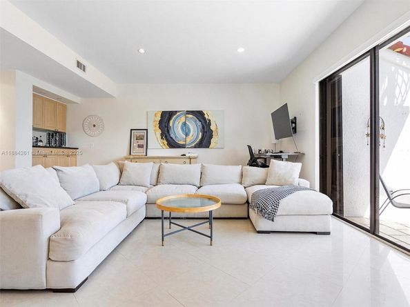 3620 Yacht Club Dr 503, Aventura FL 33180