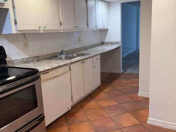 3660 NE 166TH St 609, North Miami Beach FL 33160