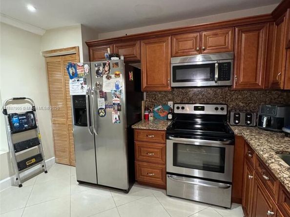 9204 NW 49th Pl, Sunrise FL 33351