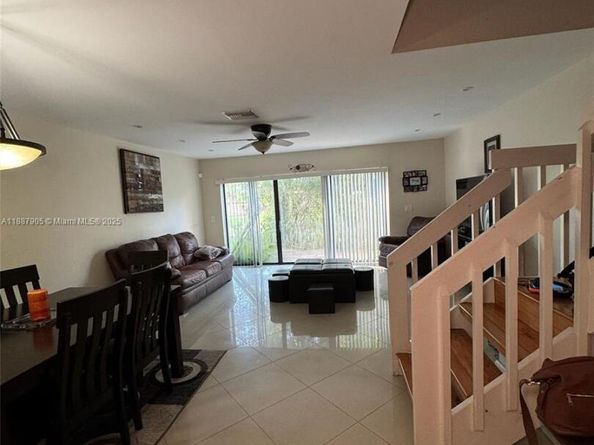 9204 NW 49th Pl, Sunrise FL 33351