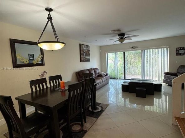 9204 NW 49th Pl, Sunrise FL 33351