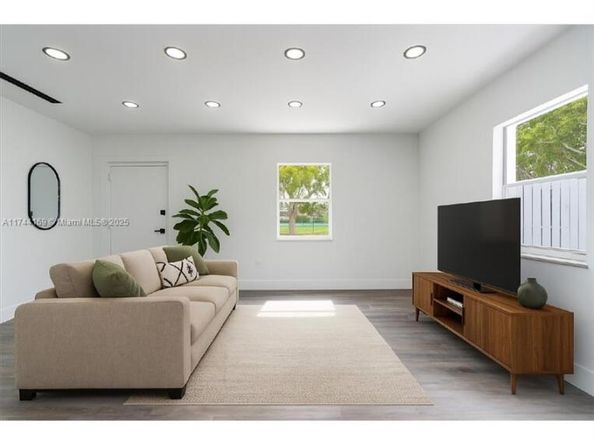 805 Sultan Ave, Opa-Locka FL 33054