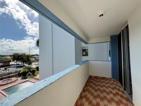 5050 NW 7th St 312, Miami FL 33126