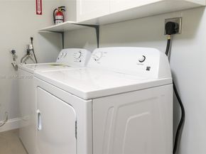 80 NW 40th St, Oakland Park FL 33309