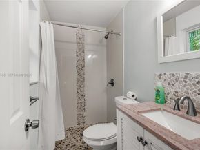 80 NW 40th St, Oakland Park FL 33309