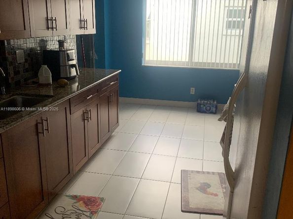 4249 NW 50th Ter, Lauderdale Lakes FL 33319