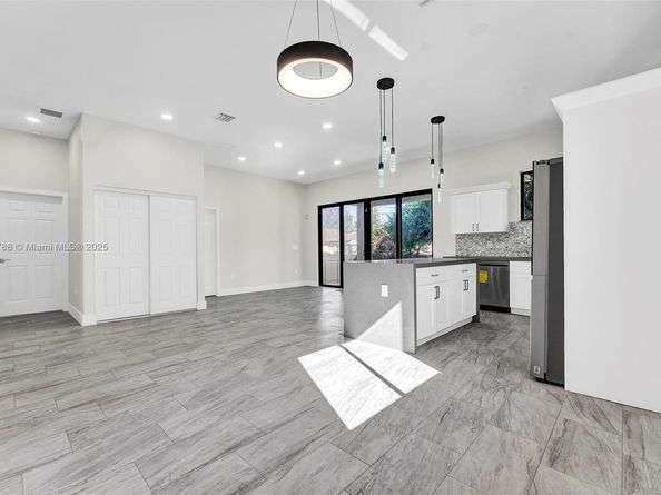 5270 Plunkett St, Hollywood FL 33021