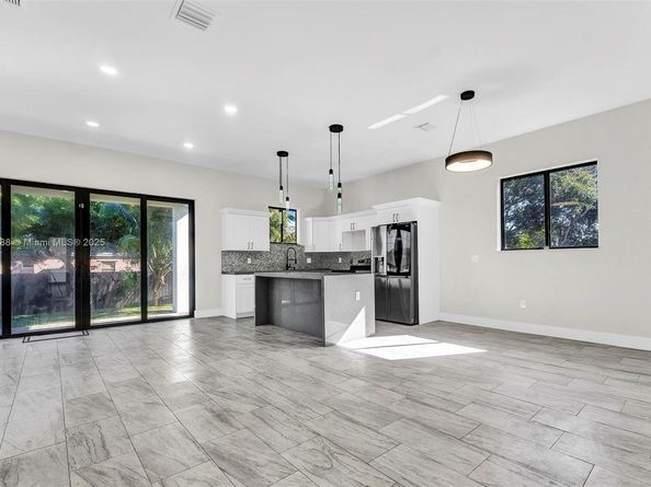 5270 Plunkett St, Hollywood FL 33021