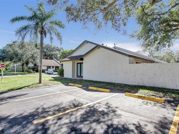 1590 NW 98th Ter, Pembroke Pines FL 33024