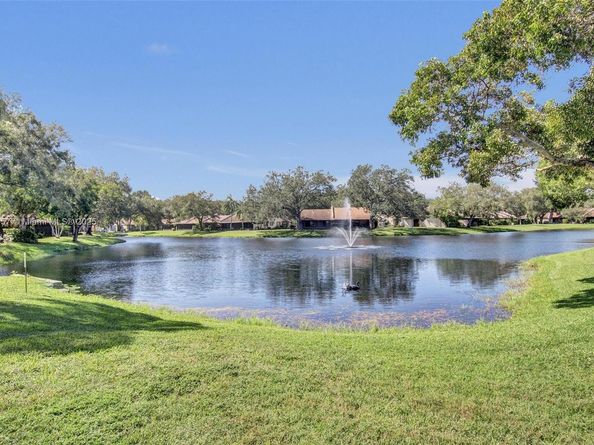 1590 NW 98th Ter, Pembroke Pines FL 33024