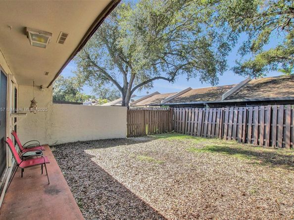 1590 NW 98th Ter, Pembroke Pines FL 33024