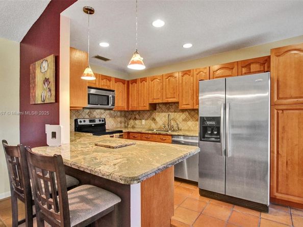 1590 NW 98th Ter, Pembroke Pines FL 33024