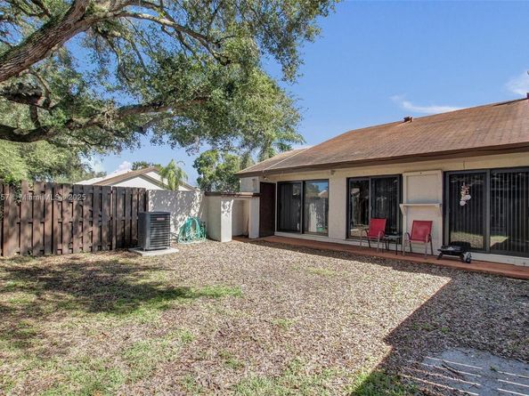 1590 NW 98th Ter, Pembroke Pines FL 33024