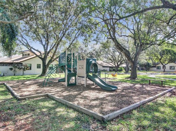 1590 NW 98th Ter, Pembroke Pines FL 33024