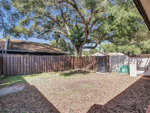 1590 NW 98th Ter, Pembroke Pines FL 33024