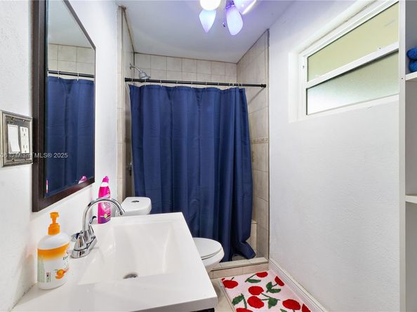 7490 Buchanan St, Hollywood FL 33024